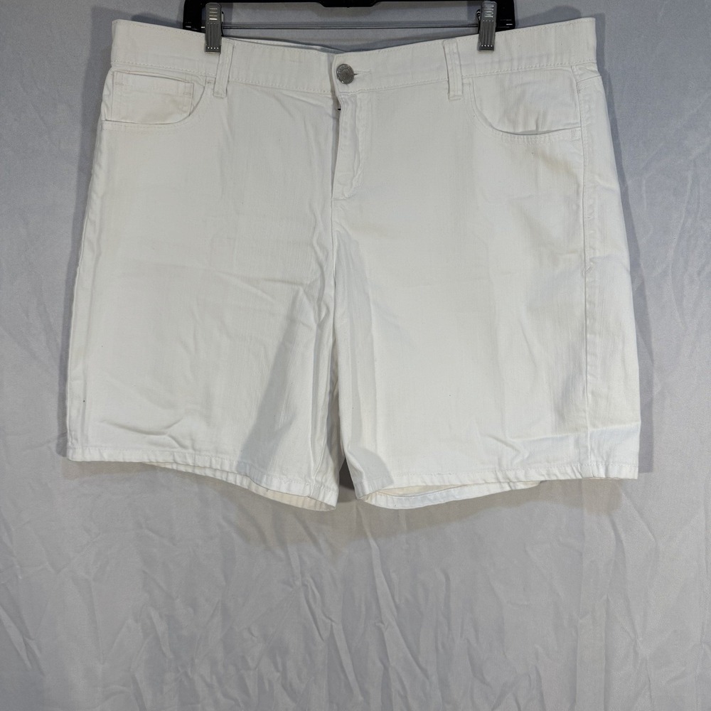new york and company Women's White Denim Shorts Size 18 Flat Front Casual
